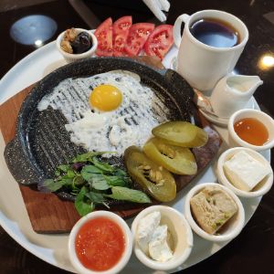 عسل خیار گوجه خرما پنیر گردو کره چای