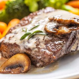 فیله گوساله گریل 240 گرمی ، سس قارچ ، سیب زمینی ، سبزیجات ، دورچین