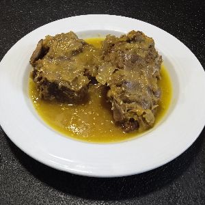 گوشت گوسفندی با استخوان+سس مخصوص