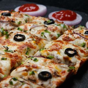 گوشت چرخ شده-قارچ- زیتون-پنیر مخصوص