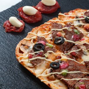 استیک راسته گوساله-قارچ-زیتون-پنیرپستو-پنیر مخصوص