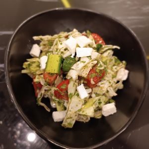کلم پیچ سفید+پیازچه+روغن زیتون+پنیر زیارت