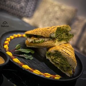 ۲۰۰ گرم مرغ مرینیت شده + سس پستو + قارچ و پنیر