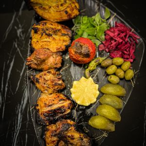 جوجه کامل ۹۰۰ گرمی + گوجه کبابی