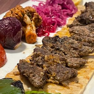 250گرم فیله گوساله با گارنیش و مخلفات