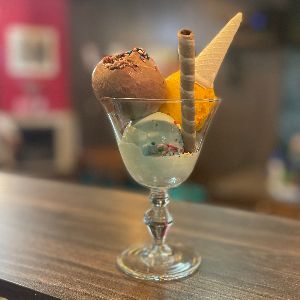 سه اسکوپ بستنی به دلخواه