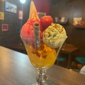 بستنی انبه+طالبی+توت فرنگی