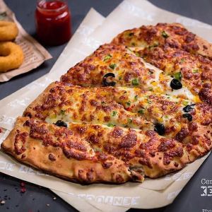 ژامبون مرغ-ژامبون گوشت-گوشت تاکو-قارچ-پنیر گودا-فلفل دلمه-زیتون-سس
