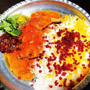 زرشک پلو با مرغ (ران یا سینه)
