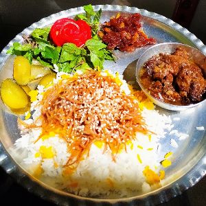 رشته پلو ، ۲۰۰ گرم گوشت گوسفندی مزه دار شده