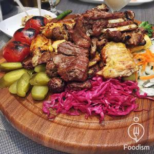 200گرم چنجه - 10 تکه بال و ماهیچه - 300گرم جوجه - 200 گرم کوبیده