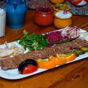 220 گرم مغز راسته گوسفندی به همراه دورچین مخصوص