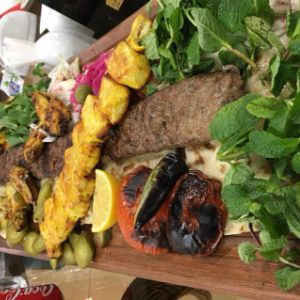 اوزون کباب مخصوص مظفریه بعلاوه یک سیخ جوجه 300گرمی - 4 عدد بال و کتف زعفرانی