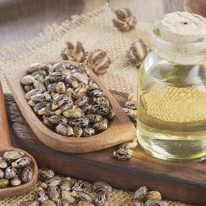 از چین‌وچروک پوست جلوگیری می‌کند
تقویت موژه و ابرو 
برای مقابله با آکنه مفید است
پف‌کردگی پوست صورت را کاهش می‌دهد
رطوبت پوست را افزایش می‌دهد
در رفع خشکی لب تأثیرگذار است
برای پوست‌های حساس مفید است
روی آن برای پاکسازی پوست می‌توانید حساب کنید
در تسکین خارش مؤثر است