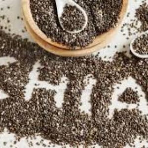 از مهم‌ترین خواص دانه چیا می توان به ضد پیری پوست، تنظیم کننده قند خون، حاوی چربی های مفید برای قلب، غنی از مواد معدنی، پیشگیری از سرطان سینه، افزایش انرژی بدن، مناسب برای ورزشکاران، بهبود خلق و خو، سلامت استخوان و دندان و فاقد گلوتن بودن اشاره کرد،