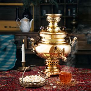 به همراه ۵باقلوا و ۵ نبات مخصوص پنج نفر