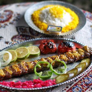 طعمی متفاوت از تکه های جوحه زعفرانی و کوبیده
به همراه برنج ایرانی مرغوب
