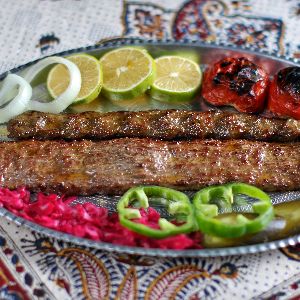 ترکیبی لذیذ ودوست داشتنی از یک سیخ برگ،یک سیخ کوبیده ،