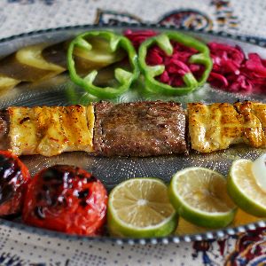 تلفیقی دوست داشتنی از100 گرم سینه مرغ زعفرانی ،100گرم فیله گوساله