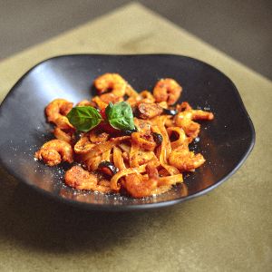 فتو چینی , سس اربیتا , میگو تفت داده شده , قارچ , زیتون سیاه