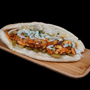 ساندویچ دنر کباب مرغ با محتویات پیازجعفری و خیارشور