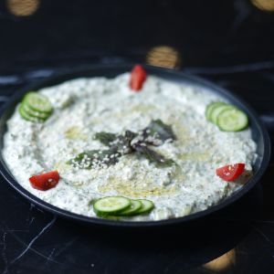 ماست چکیده +سبزیجات عربی
