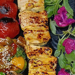 300گرم فیله مرغ با چلوکره ایرانی و دورچین (متغییر)