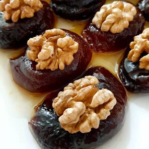 قیصی مخصوص آذربایجان با مغز گردو و شیره انگور مخصوص با رزرو قبلی