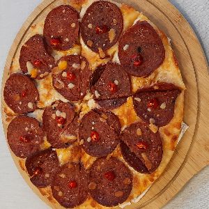 کالباس پپرونی،هالوپینو،پنیر مخصوص،سس مخصوص