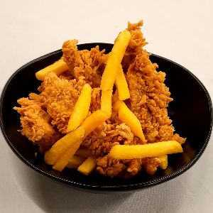 فیله مرغ سوخاری تند،سیب زمینی سرخ شده،سس مخصوص