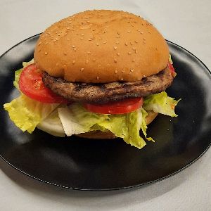 همبرگر۹۵٪،گوجه فرنگی،کاهو،سس خیارشور