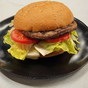 همبرگر۹۵٪،قارچ،گوجه فرنگی،کاهو،سس خیارشور