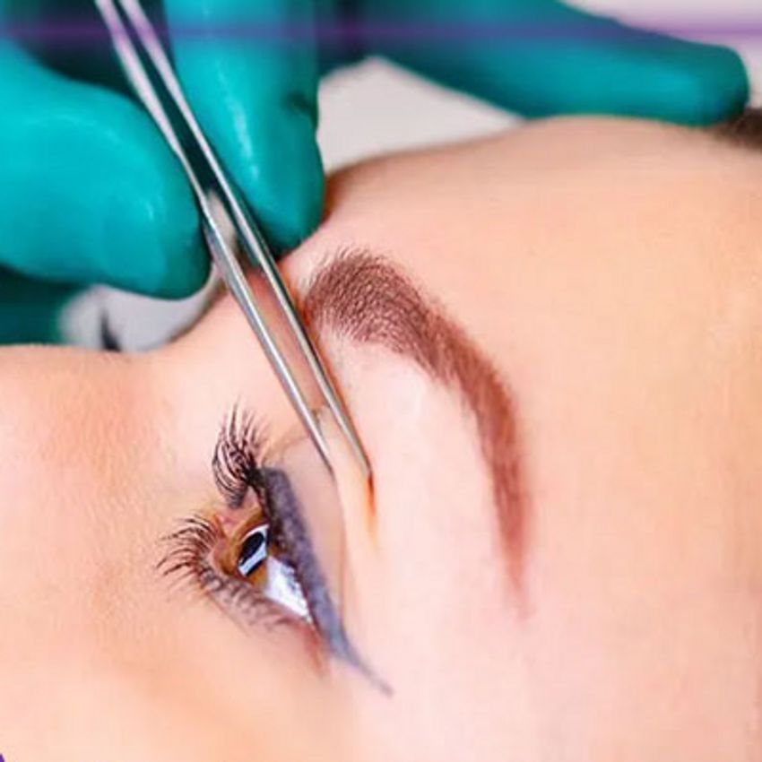 بلفاروپلاستی پلک بالا 12 م (رفع افتادگی و پوست اضافه پشت پلک) - بلفاروپلاستی والیومتریک 15 م (حذف پوست، پف و چربی پشت پلک، رفع افتادگی گوشه خارجی چشم، لیفت نسبی ابرو) - بلفاروپلاستی آسیایی 18 م (رفع پف پشت پلک، اپیکانتوپلاستی و اصلاح چین آسیایی داخلی چشم)
