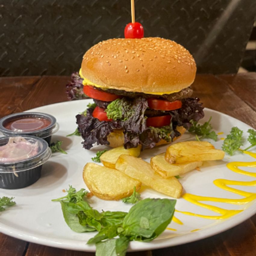 300گرم گوشت گرم، پنیر ورقه ای، خیارشور، گوجه