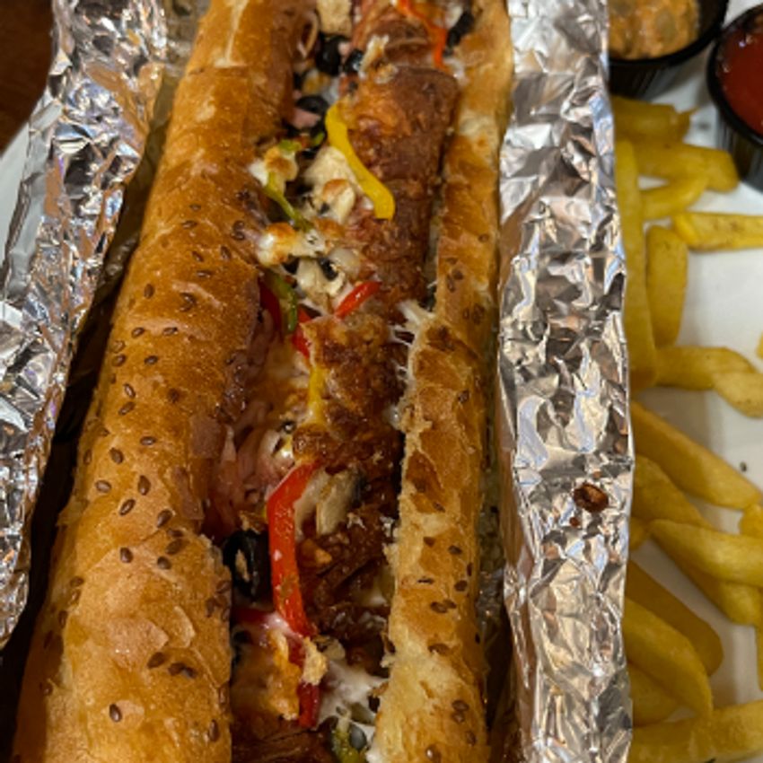 نان باگت سس الفردو سس مارینارا سیب زمینی ژولین قارچ بلانچ پنیر پیتزا میکس زیتون دلمه رنگی کنجد سیا دانه سس مایوپینو سس قارچ چیپس سیب زمینی