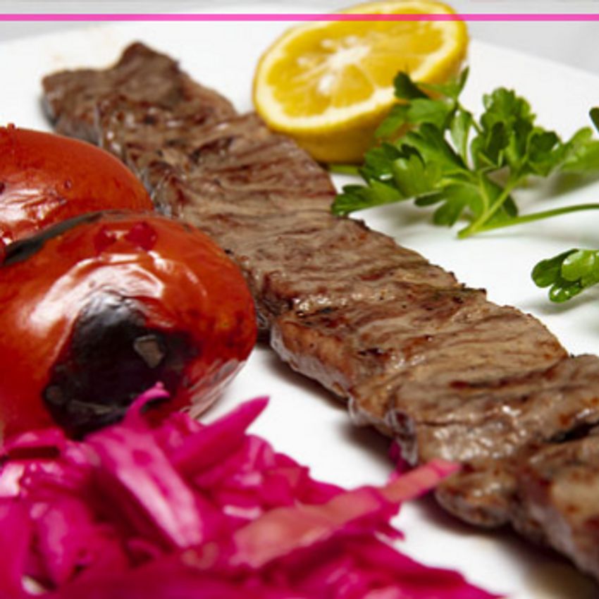 راسته گوسفندی،چلو،گوجه کبابی،دورچین ،خیارو ماست