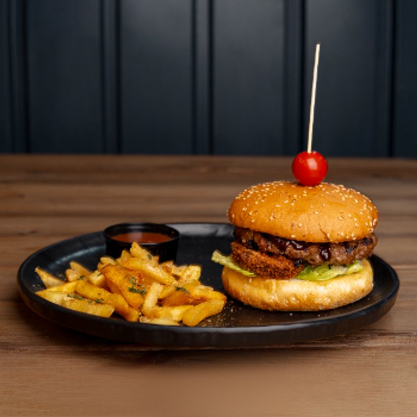 200گرم گوشت-سس باربیکیو-پیازسوخاری-کاهو-گوجه گیلاسی-سیب زمینی-کچاپ