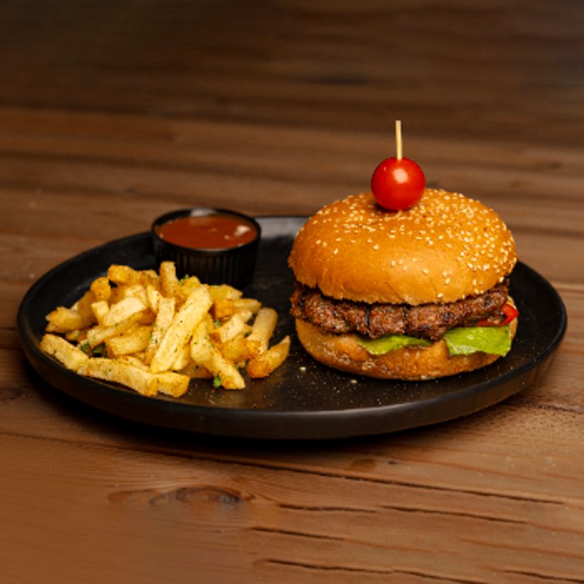 200گرم گوشت-سس خیارشور-کاهو-گوجه-گوجه گیلاسی-سیب زمینی-کچاپ