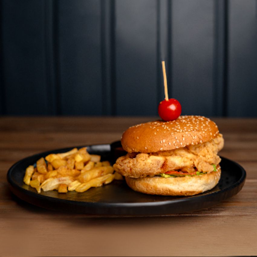 200گرم سینه مرغ سوخاری-سس خیارشور-کاهو-گوجه-گوجه گیلاسی-سیب زمینی-کچاپ