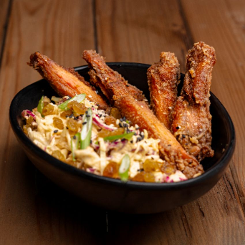 بال مرغ-کلم-کنجد-کشمش-گردو-پیازچه-سس گرین