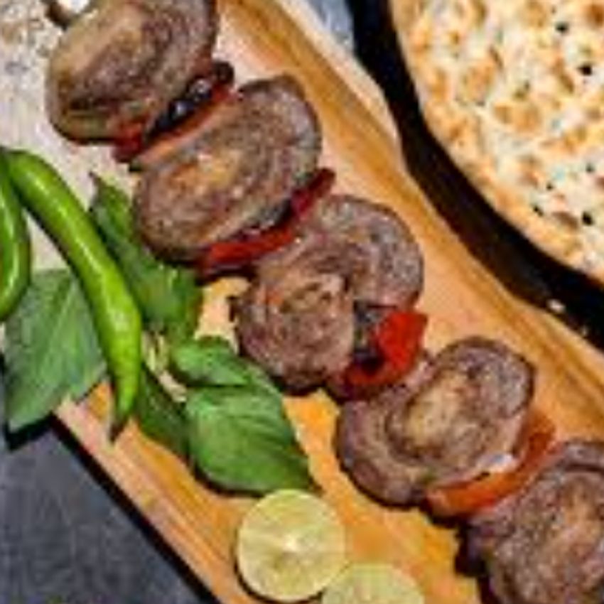 گوشت کامل گوسفندی داخل دنبه گوسفندی ولذیذو بینظیر