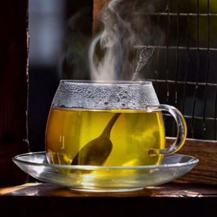 از مزایای آن به خاصیت سم زدایی و افزایش آرامش در خواب تاکید شده است. کاربران تجربه مثبتی از طعم لیمو و نعنا به ویژه در فصل‌های سرد و ماه رمضان دارند و آن را گزینه‌ای مناسب برای نوشیدن در این زمان‌ها می‌دانند.
نعنا.تخم گشنیز،زنجبیل،دارچین،لیمو