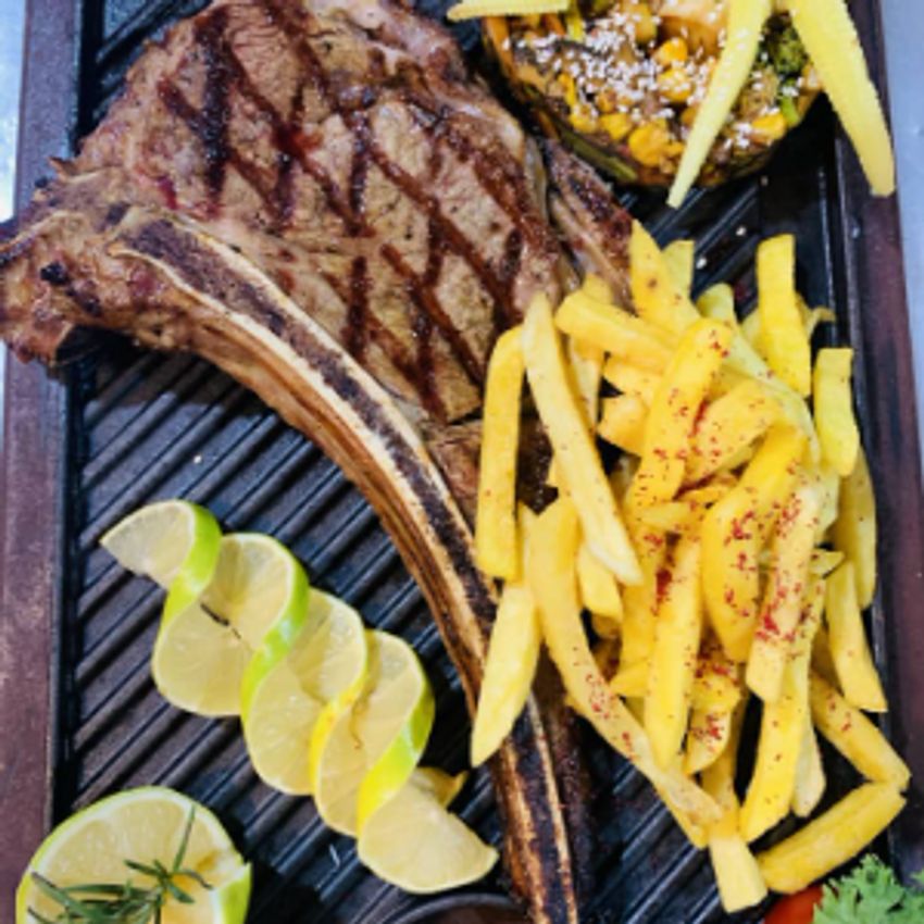 ۵۰۰ گرم دنده گوساله + سبزیجات میکس + سس قارچ