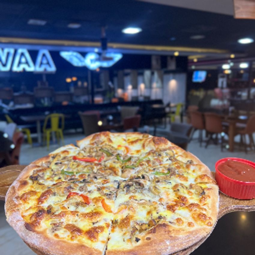 خمیر ناپلوتین،سس سیر تنوری،سینه مرغ،قارچ،پنیر پیتزا