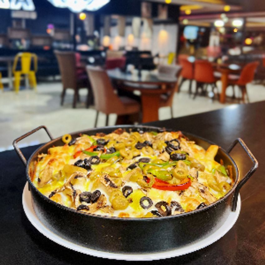 سیب زمینی سرخ شده،قارچ،ژامبون،ذرت،فلفل دلمه ای،پنیر پیتزا