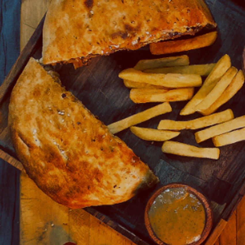 برگر گوشت+خمیر مخصوص +سس مخصوص بوتو+سیب زمینی