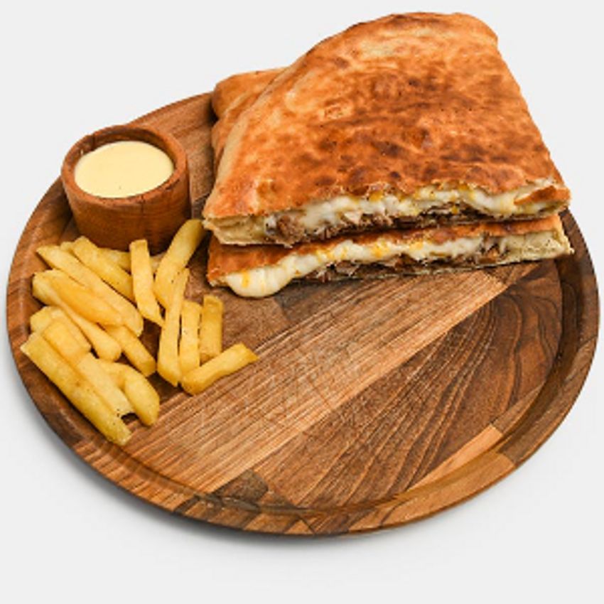 رست بیف،فیله مرغ،پنیر گدا،پنیر موزارلا،خلال سیب زمینی،خمیر مخصوص