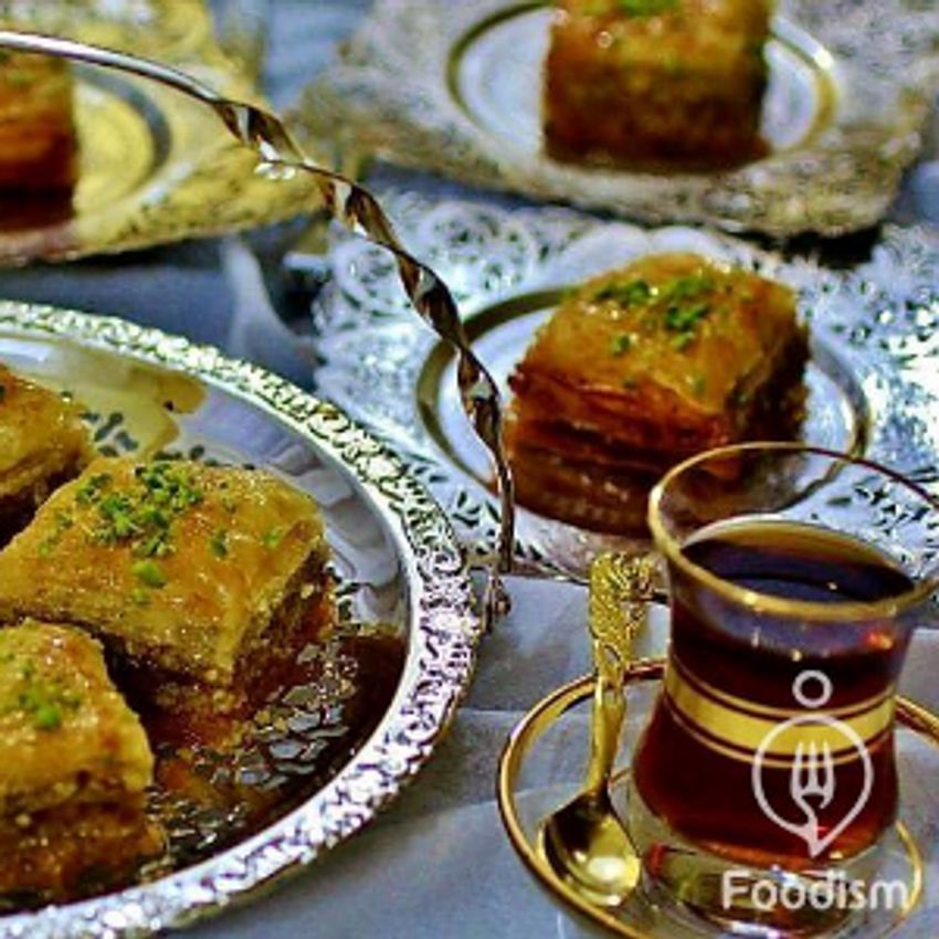 باقلوا گردویی.نبات.شکلات.لواشک.قند.لیموخشک.غنچه.دارچین