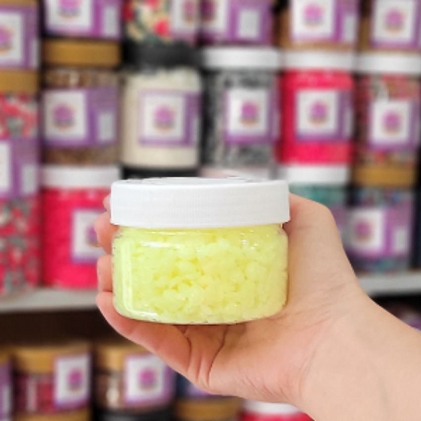 یک بسته 100 گرمی وکس مرواریدی گلس (پوست حساس) پاسخگو 2 مرتبه اصلاح صورت و یا 1 مرتبه اصلاح دست ها، پاها ، بیکینی و یا زیربغل است. این وکس دارای بافت کاملا ژله ای شکل و بسیار نرم است که جز معروف ترین دسته وکس در جهان شناخته میشود.

وکس مرواریدی گلس (پوست حساس) مخصوص پوست های فوق حساس است بنابراین اگر پوست حساس و مستعد به جوشی دارید این مدل وکس برای شما کاملا مناسب است.