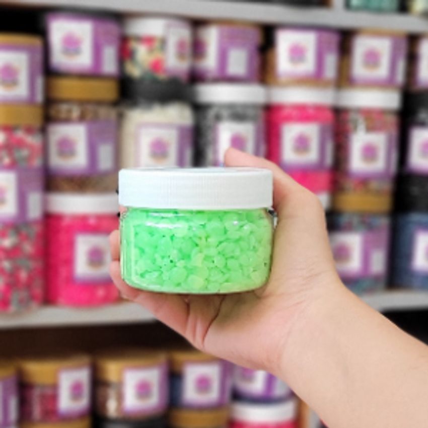 یک بسته 100 گرمی وکس مرواریدی گلس (پوست حساس) پاسخگو 2 مرتبه اصلاح صورت و یا 1 مرتبه اصلاح دست ها، پاها ، بیکینی و یا زیربغل است. این وکس دارای بافت کاملا ژله ای شکل و بسیار نرم است که جز معروف ترین دسته وکس در جهان شناخته میشود.

وکس مرواریدی گلس (پوست حساس) مخصوص پوست های فوق حساس است بنابراین اگر پوست حساس و مستعد به جوشی دارید این مدل وکس برای شما کاملا مناسب است.